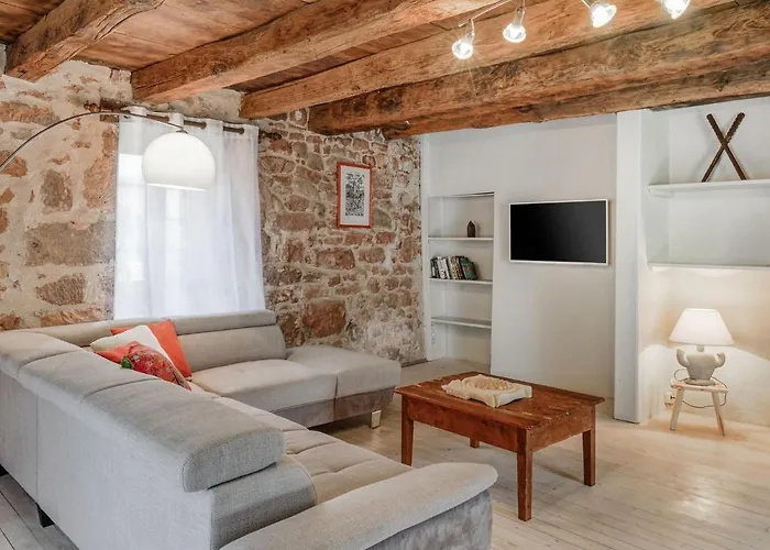 Beautiful Holiday Home With Pool In Teillots